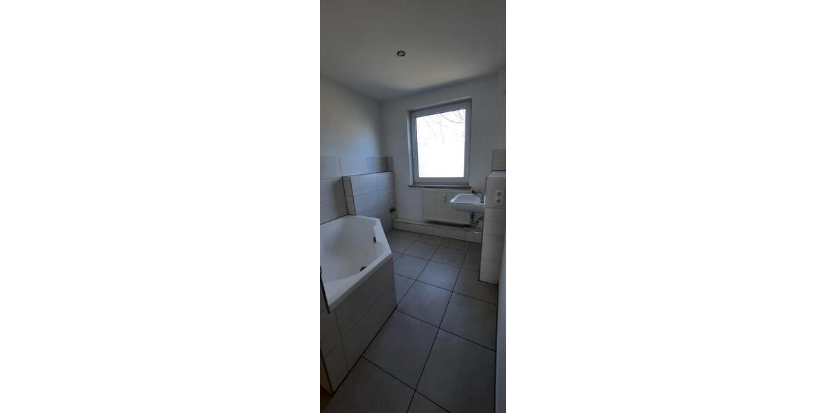 Dachgeschoßwohnung Sömmerda - 3 Zimmer, 72 m&sup2;, 435&euro; | Angebot:24684885