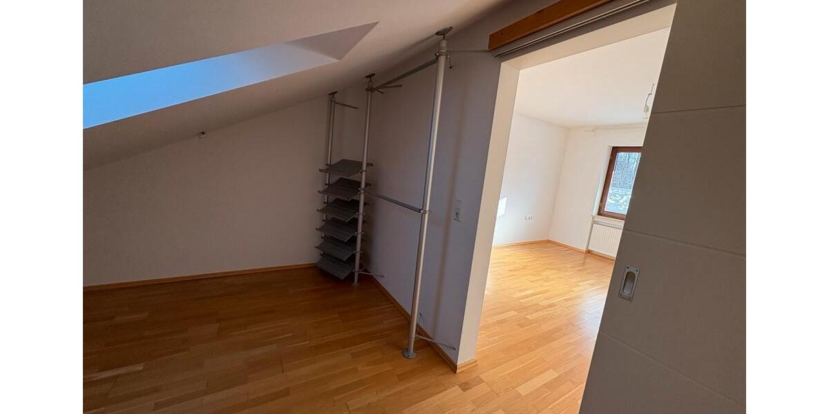 Dachgeschoßwohnung Gundelfingen an der Donau - 3 Zimmer, 100 m&sup2;, 1.150&euro; | Angebot:24414115