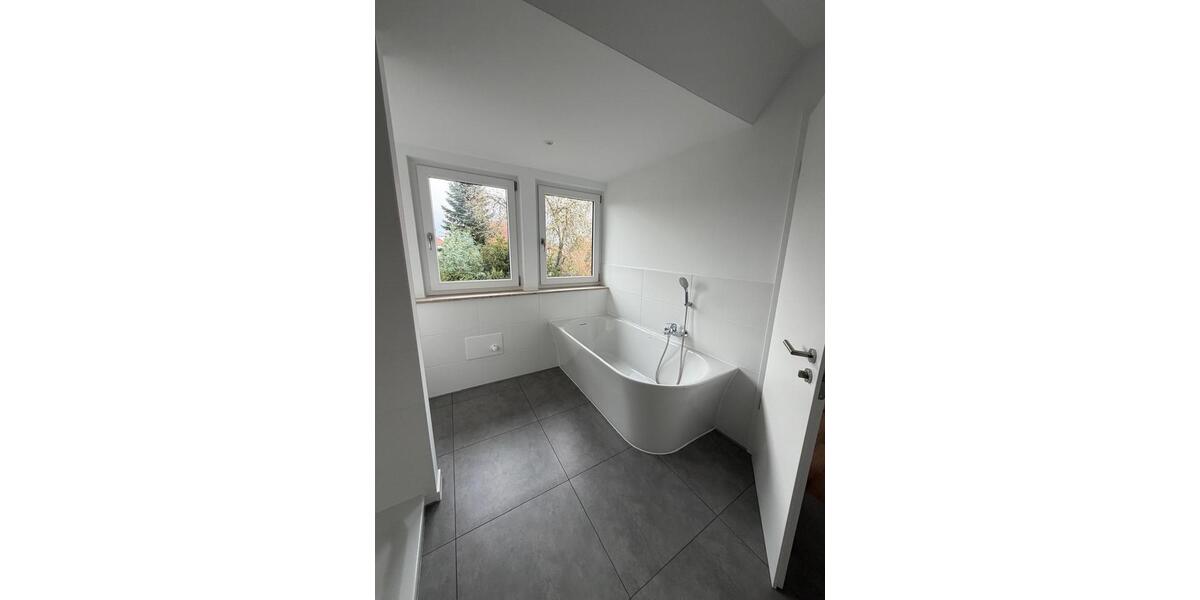 Zentrale 4-Zimmer Wohnung mit Balkon und Stellplatz 4 zimmer