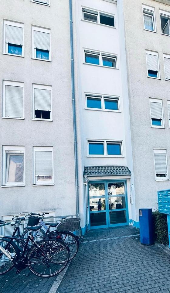 Sanierte 2 Zimmer Wohnung mit TG Stellplatz in MA Niederfeld zimmer