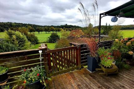 In Schöngeising: Maisonettwohnung mit großer Holzterrasse 4 zimmer