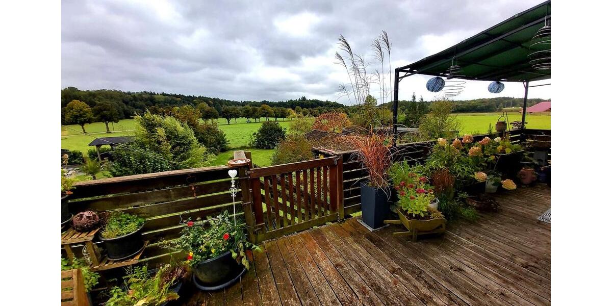 In Schöngeising: Maisonettwohnung mit großer Holzterrasse 4 zimmer