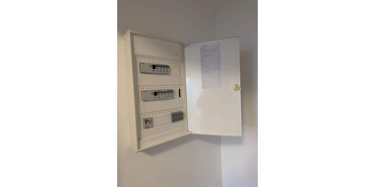 Etagenwohnung Köln Westhoven - 3 Zimmer, 96 m&sup2;, 1.400&euro; | Angebot:25154092