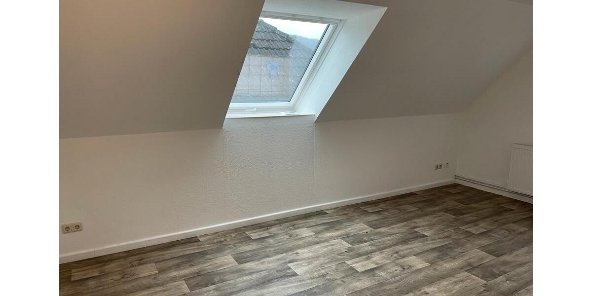Dachgeschoßwohnung Bodenwerder - 3 Zimmer, 90 m&sup2;, 590&euro; | Angebot:25444378