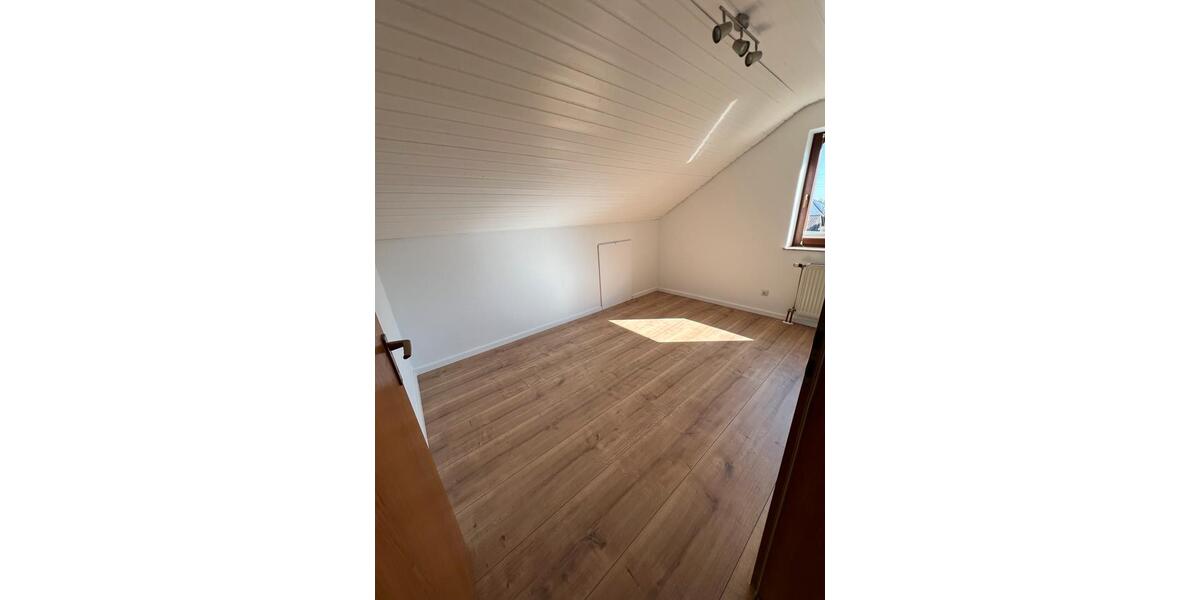 Dachgeschoßwohnung Filderstadt - 3 Zimmer, 68 m&sup2;, 950&euro; | Angebot:25219830