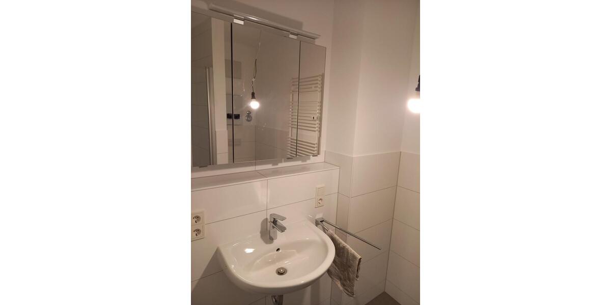 Ruhige, frisch renovierte Wohnung 3ZKBB große Terrasse 1 zimmer