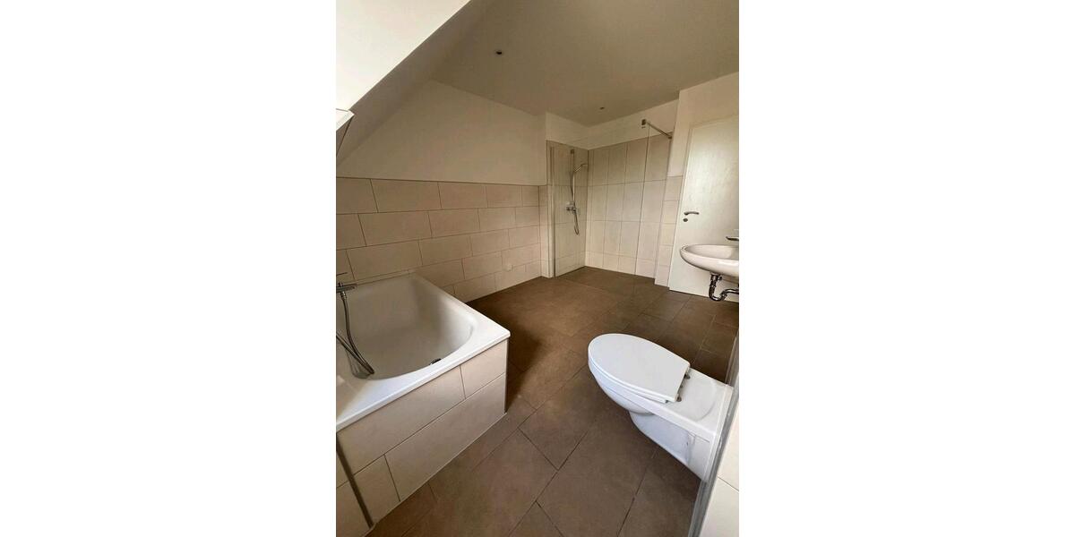 Etagenwohnung Papendorf - 5 Zimmer, 145 m&sup2;, 500&euro; | Angebot:24659044