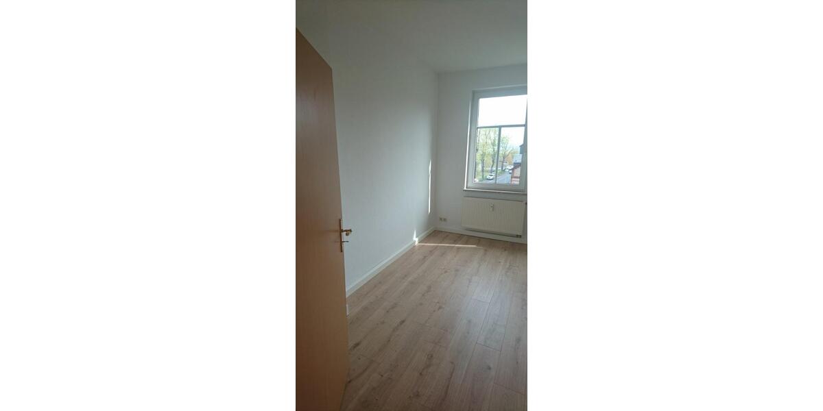 Etagenwohnung Pößneck - 4 Zimmer, 70 m&sup2;, 415&euro; | Angebot:26476635