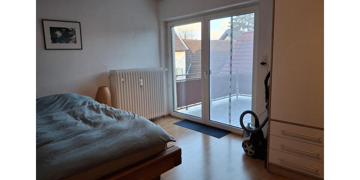 Sehr schöne Dachgeschosswohnung mit großem Balkon 2 zimmer