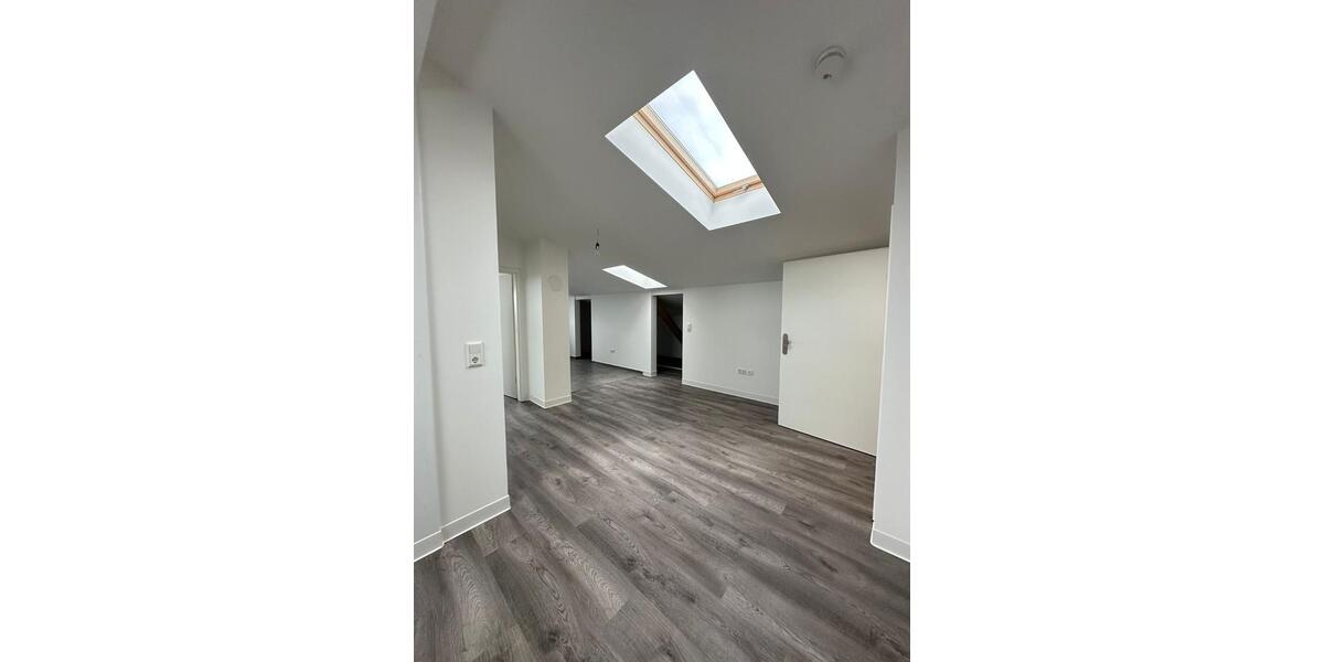 Dachgeschoßwohnung Magdeburg Großer Silberberg - 2 Zimmer, 60 m&sup2;, 700&euro; | Angebot:25551045