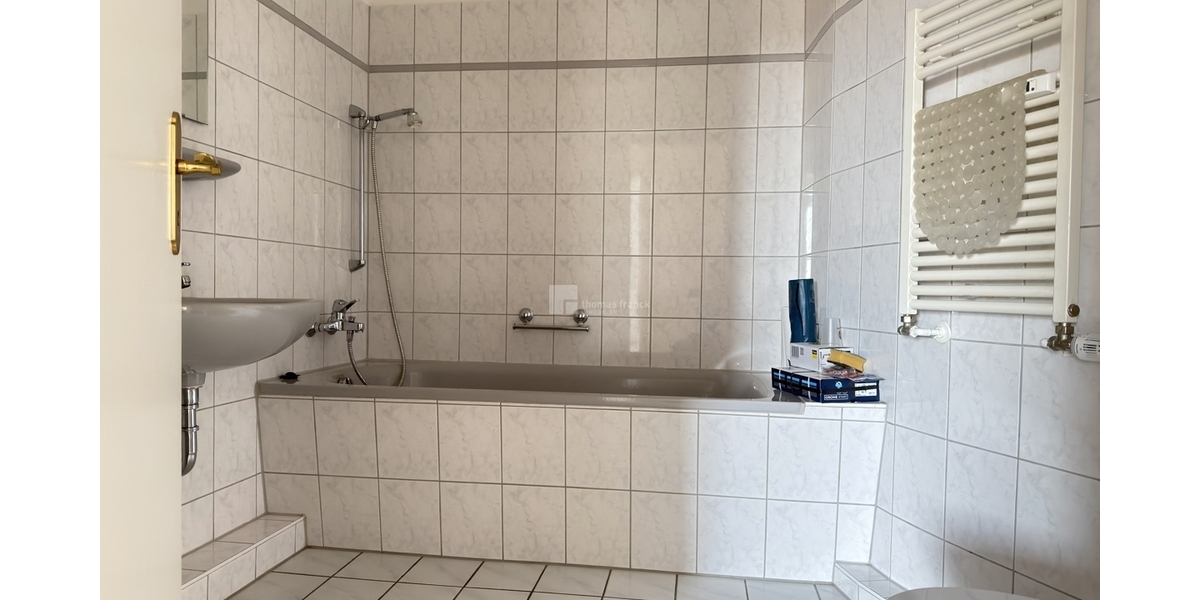 Repräsentatives Wohnen am Schlossgarten: Frisch renoviert & voller Wärme - Etagenwohnung Schwerin Feldstadt | Angebot:25637385