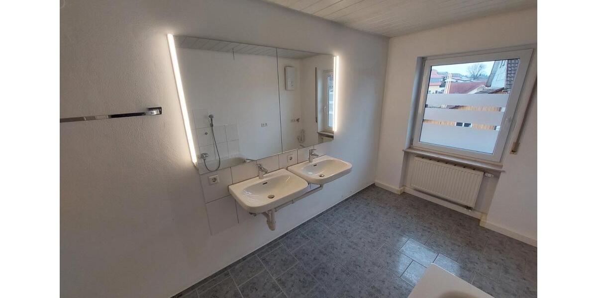 Erdgeschoßwohnung Neukirch - 4 Zimmer, 113 m&sup2;, 1.020&euro; | Angebot:25196132