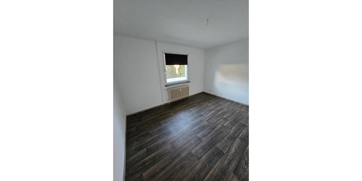 Ab sofort o.später:Stadtrand BS-Südwest, EG,Balkon,Gart.,Küche 3 zimmer