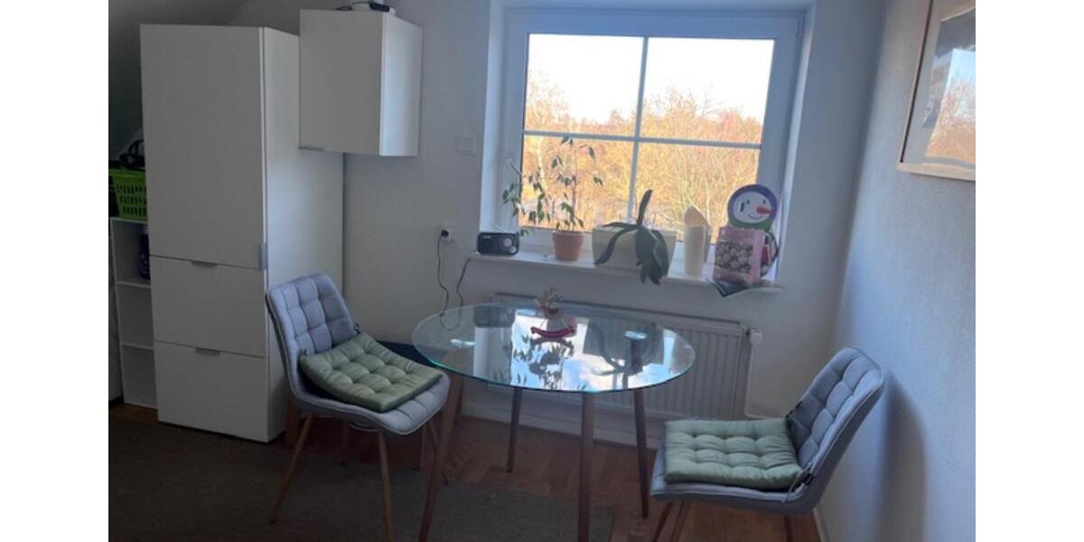 Schönes Privat WG Zimmer möbliert in sehr guter Lage 3 zimmer