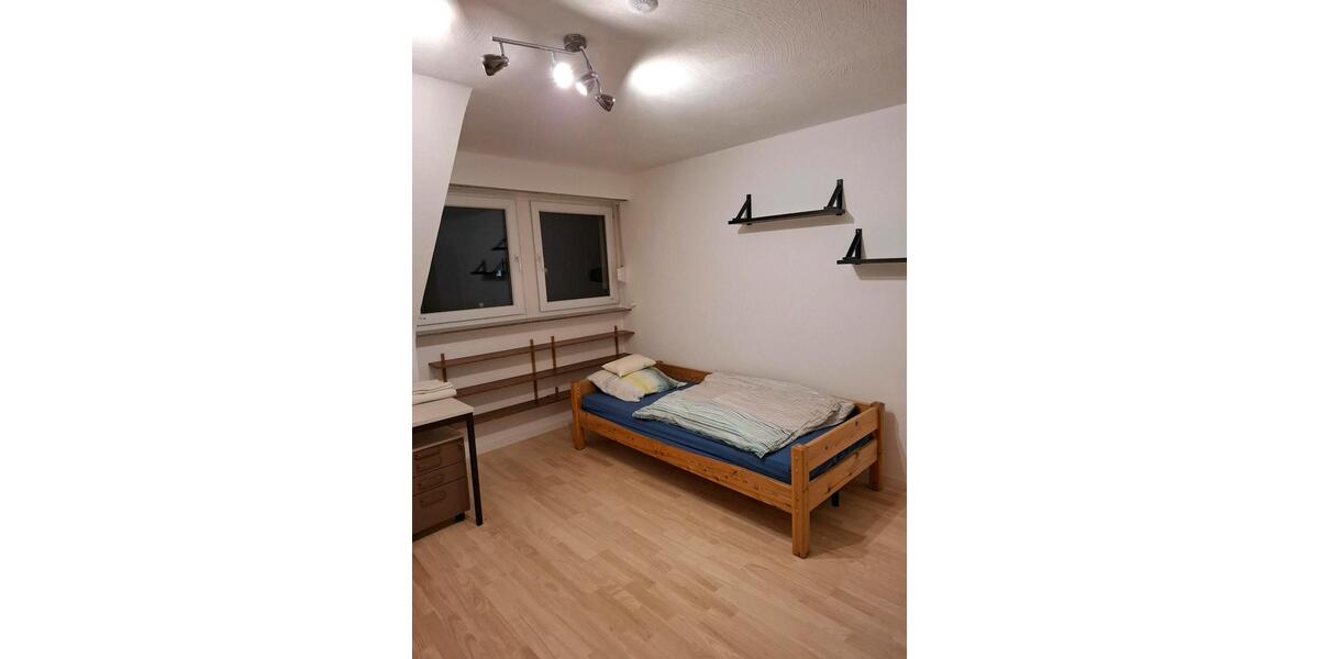Dachgeschoßwohnung Wernau (Neckar) - 4 Zimmer, 70 m&sup2;, 1.830&euro; | Angebot:26320165