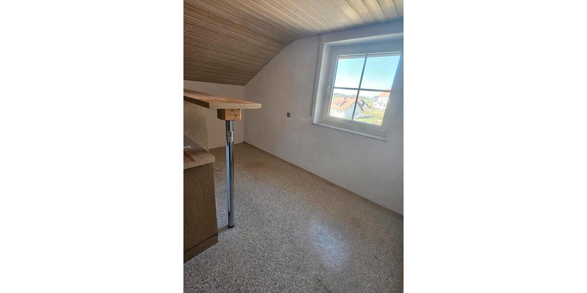 Dachgeschoßwohnung Kirchhaslach Greimeltshofen - 3 Zimmer, 85 m&sup2;, 655&euro; | Angebot:26625190