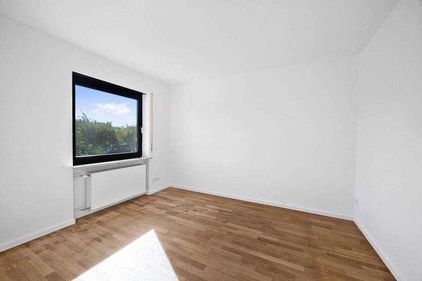 Modernes Reihenhaus mit Sauna & großem Garten in München 8 zimmer
