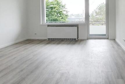 Aktuelle Renovierung: Geräumige 4 Zimmer-Wohnung mit Balkon in Mainleus