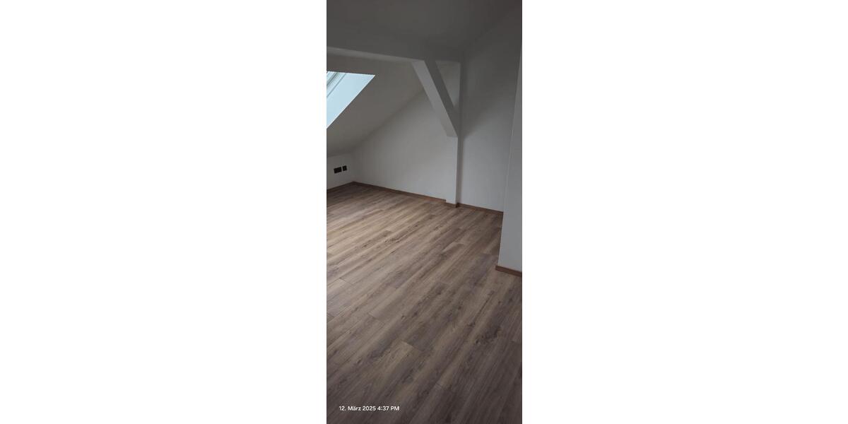 Dachgeschoßwohnung Sonneberg - 2.5 Zimmer, 75 m&sup2;, 475&euro; | Angebot:25205336