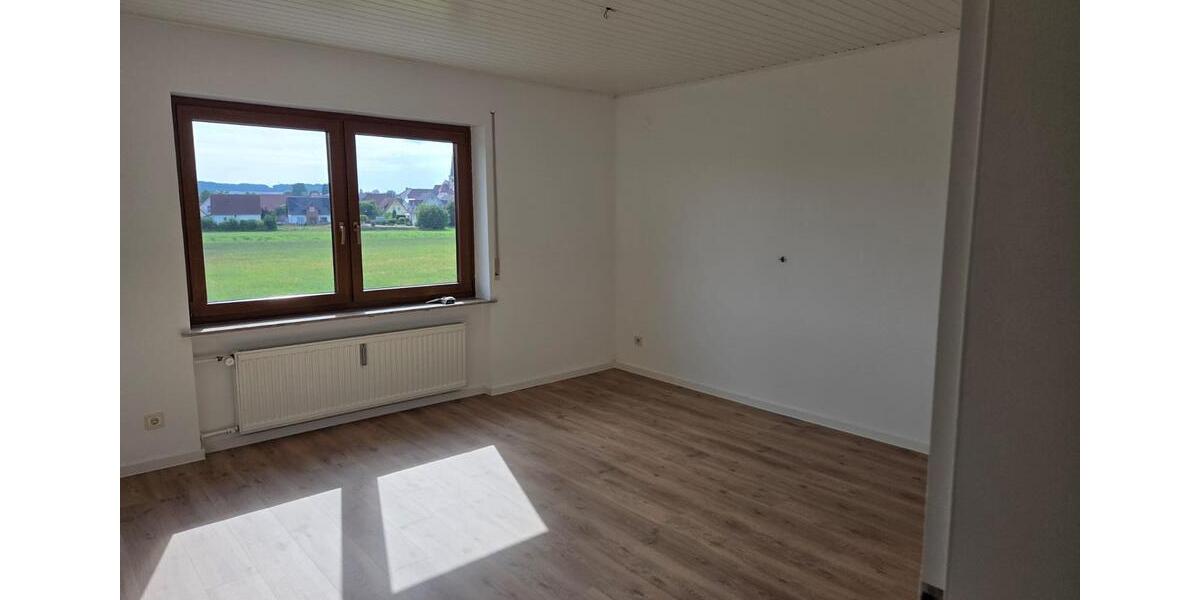Schöne, helle 3-Zi. mit Terrasse + 2 Stellplätzen in Wiesenfeld 3 zimmer