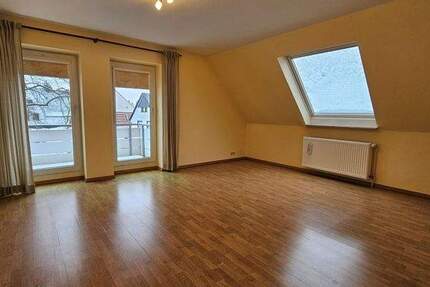 Gepflegte 3 ZKB in einem ruhigem 3 Parteienhaus sucht einen neuen Mieterin 3 zimmer