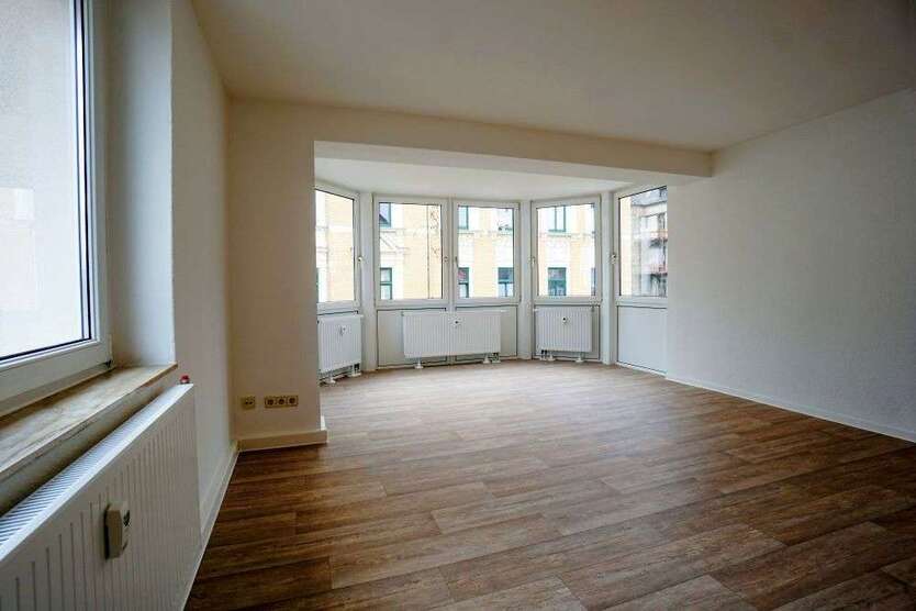 Wohnung zum Mieten in Plauen 312,90 € 65.46 m²