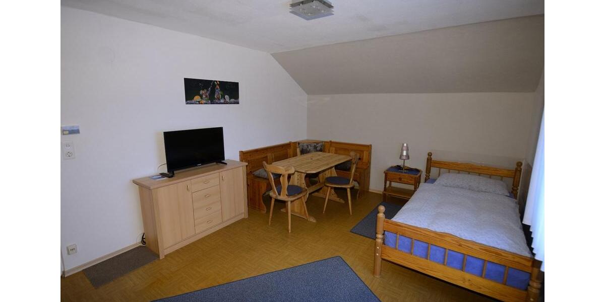 Dachgeschoßwohnung Hepberg - 1 Zimmer, 320&euro; | Angebot:23631506