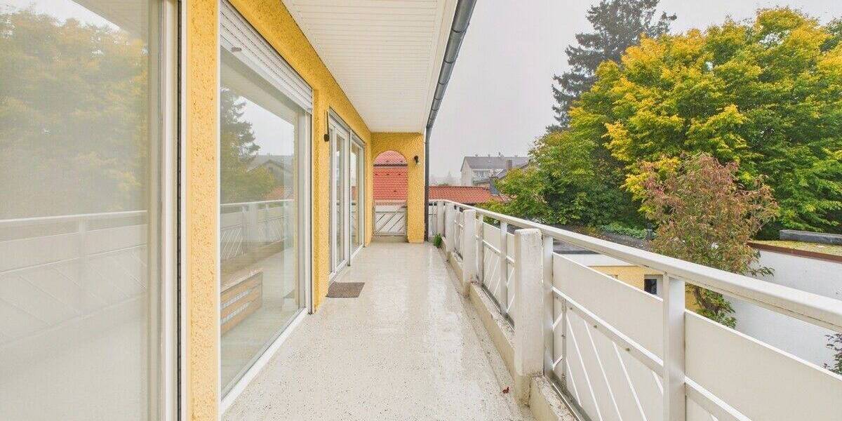 Attraktive Doppelhaushälfte mit großem Balkon, Garten und Terrasse in ruhiger Lage von Germering 4 zimmer