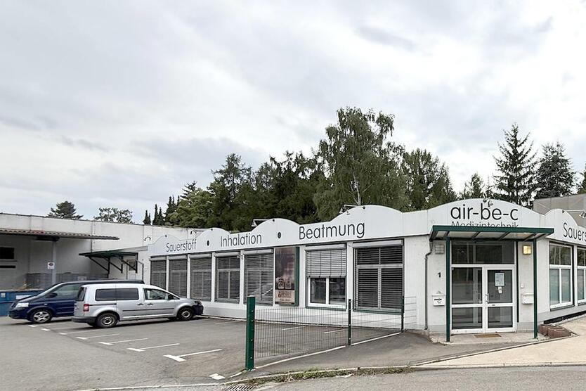 737 m² Büro, Praxis und Lagerhalle sowie zahlreiche Stellplätze in zentraler Lage von Gera zur Miete
