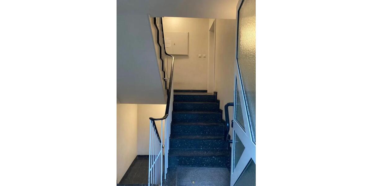 Charmante 2,5 Zimmer Dachgeschosswohnung - sofort bezugsfrei 2 zimmer