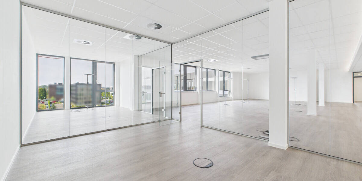 Repräsentatives Büro mit Südbalkon und hochwertiger Ausstattung für Unternehmen zimmer