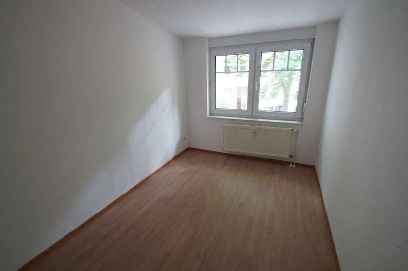Hinterhaus mit 3 Zimmern, Terrasse, Wintergarten, Gäste-WC in der Eugen-Richter-Straße