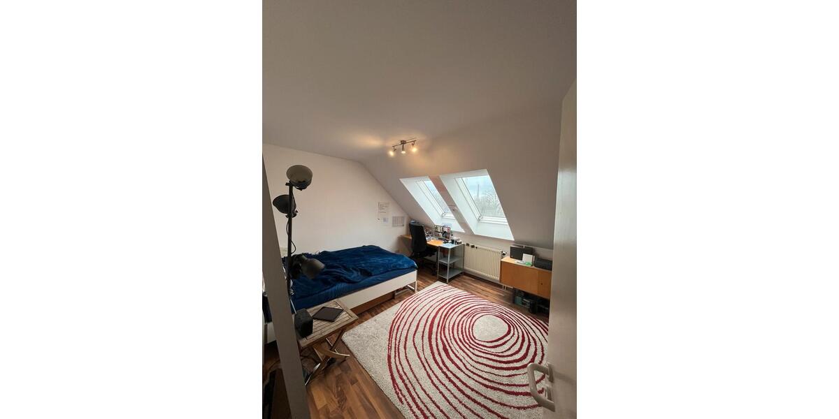 Gemütliches Dachbodenzimmer in Uninähe 3 zimmer
