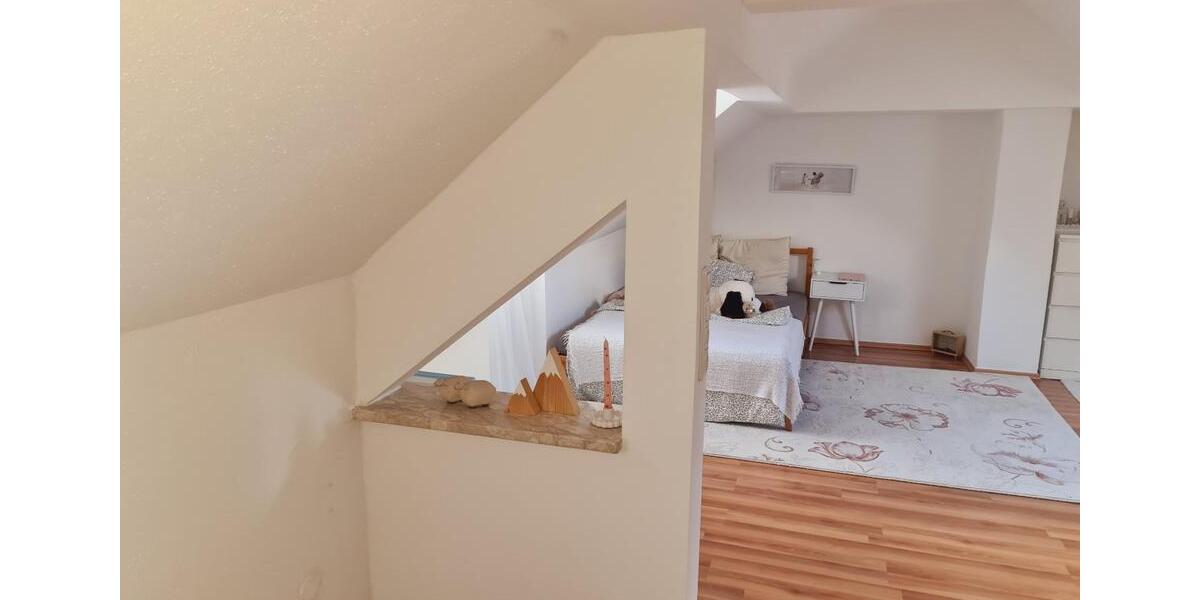 Dachgeschoßwohnung Schwandorf - 1 Zimmer, 50 m&sup2;, 400&euro; | Angebot:25959676