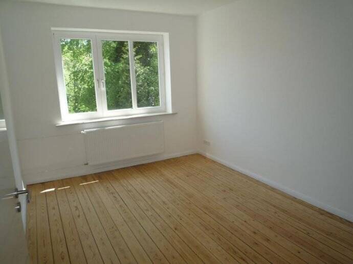 HH-BERGEDORF, Nähe S-Bahnhelle, gepflegte 2,5 Zi.-Whg60m², EBK, Balkon, Dielenboden € 860,- inkl. zzgl. Hzg. 2 zimmer