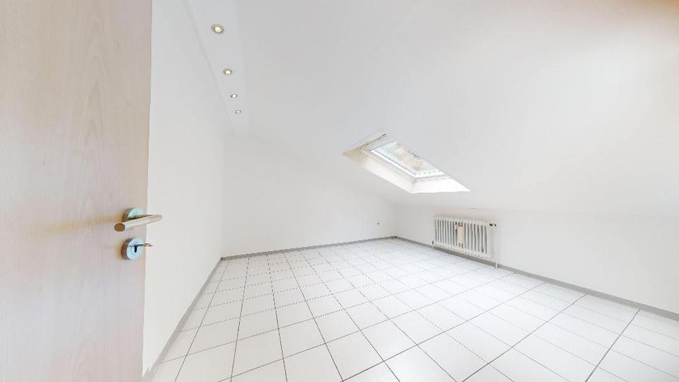 +++Dachgeschosswohnung mit 3 Zimmer, Loggia und Stellplatz in hervorragender Wohnlage +++ 3 zimmer