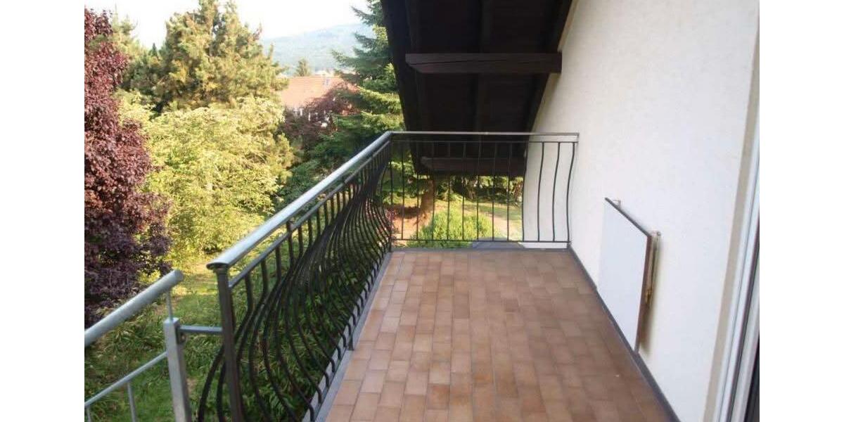 Dachgeschoßwohnung Singen (Hohentwiel) - 2.5 Zimmer, 105 m&sup2;, 900&euro; | Angebot:24705977