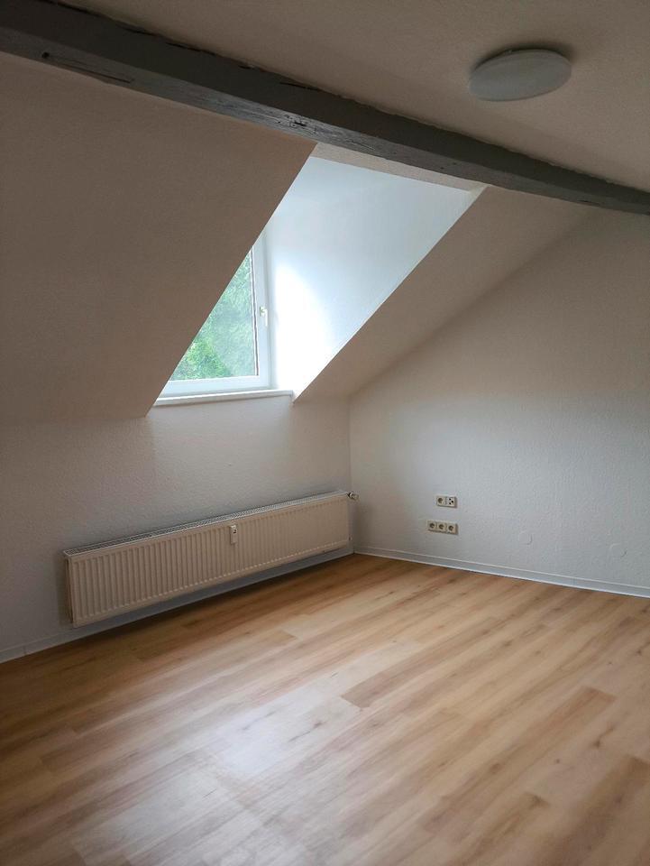 Bad Frankenhausen 4Zimmer-Dachwohnung zentral Lage-Warmmiete 800€ zimmer
