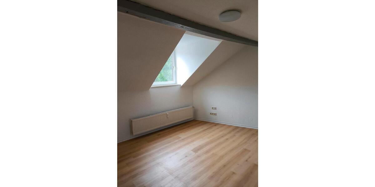 Bad Frankenhausen-Dachwohnung zentral-Warmmiete 790€ 4 zimmer