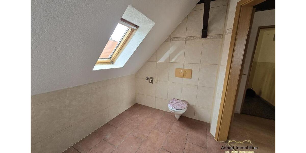 Dachgeschoßwohnung Bitterfeld-Wolfen Bitterfeld - 2 Zimmer, 37 m&sup2;, 296&euro; | Angebot:25851987