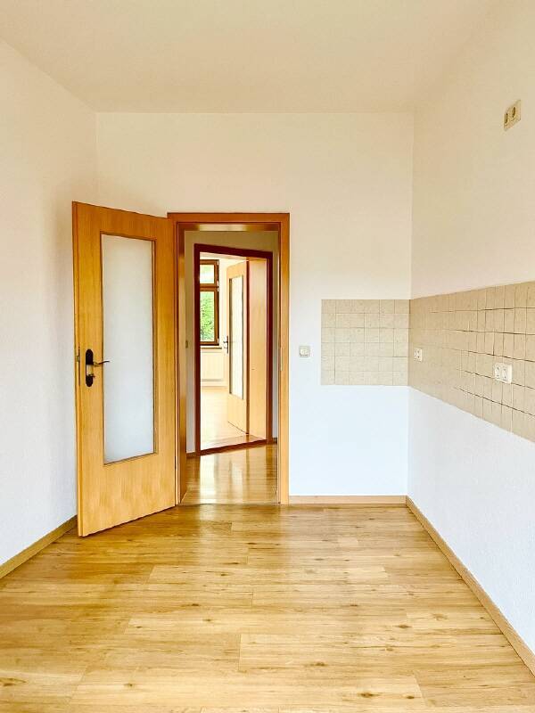 Schöne helle Räume - schattiger Balkon - gute Verkehrsanbindung!