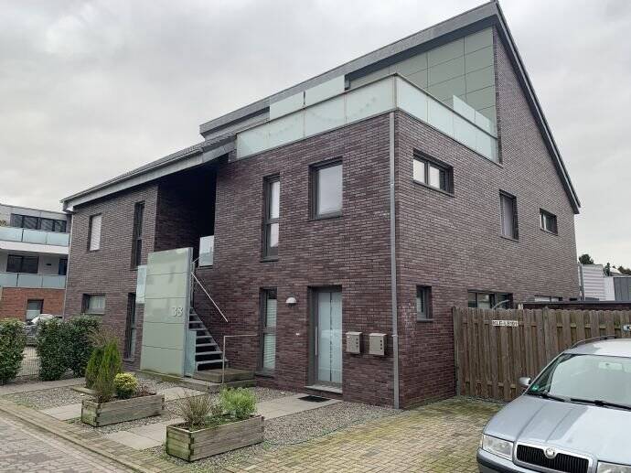 PROVISIONSFREI 1OG-Wohnung mit eigenem Hauseingang 3 zimmer