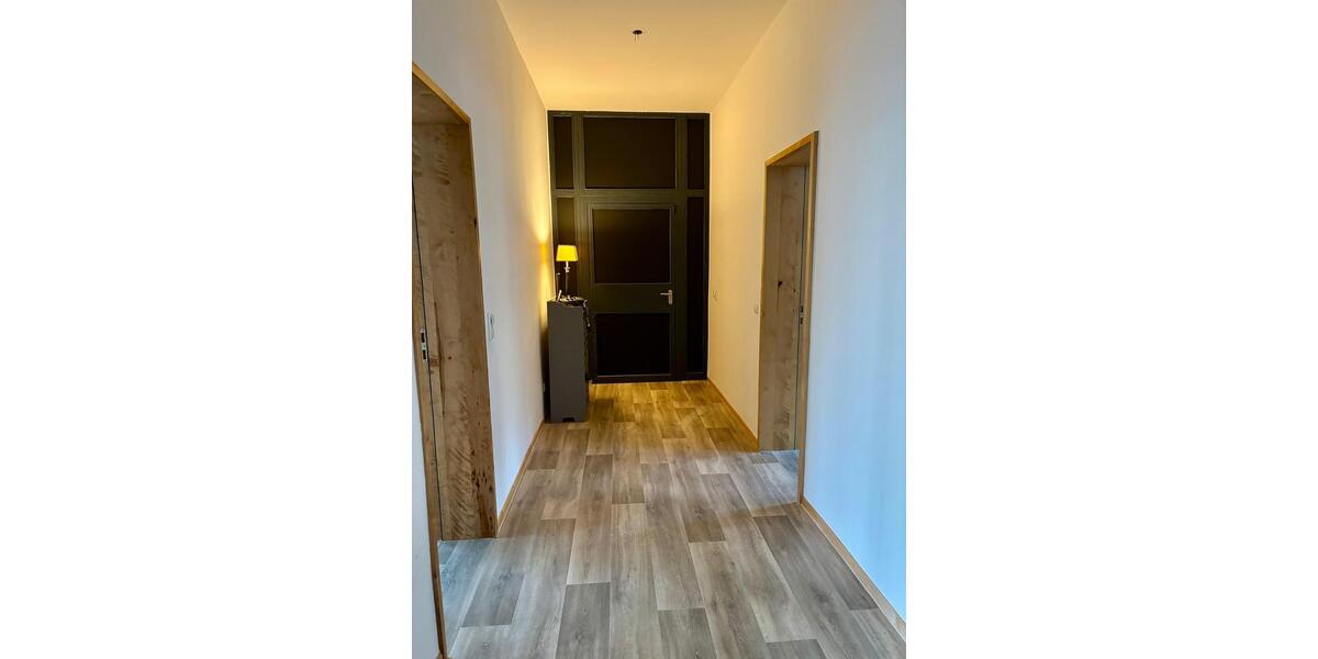 Erdgeschoßwohnung Waren (Müritz) - 3 Zimmer, 150 m&sup2;, 1.500&euro; | Angebot:26038399