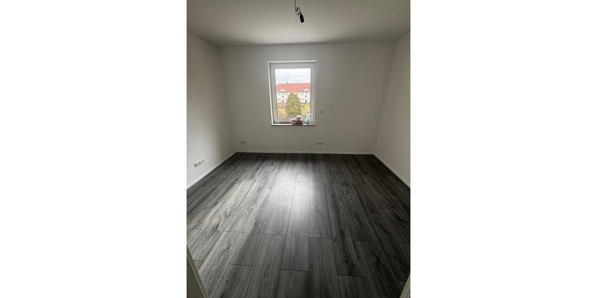 Erdgeschoßwohnung Rochlitz - 7 Zimmer, 110 m&sup2;, 1.045&euro; | Angebot:26409494