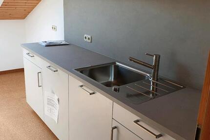 3 Zimmer DG-Wohnung mit EBK & Balkon 3 zimmer