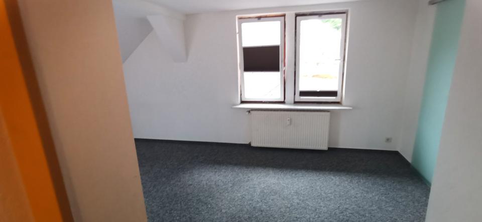 Dachgeschoßwohnung Schwarzatal - 3 Zimmer, 80 m&sup2;, 400&euro; | Angebot:26221782