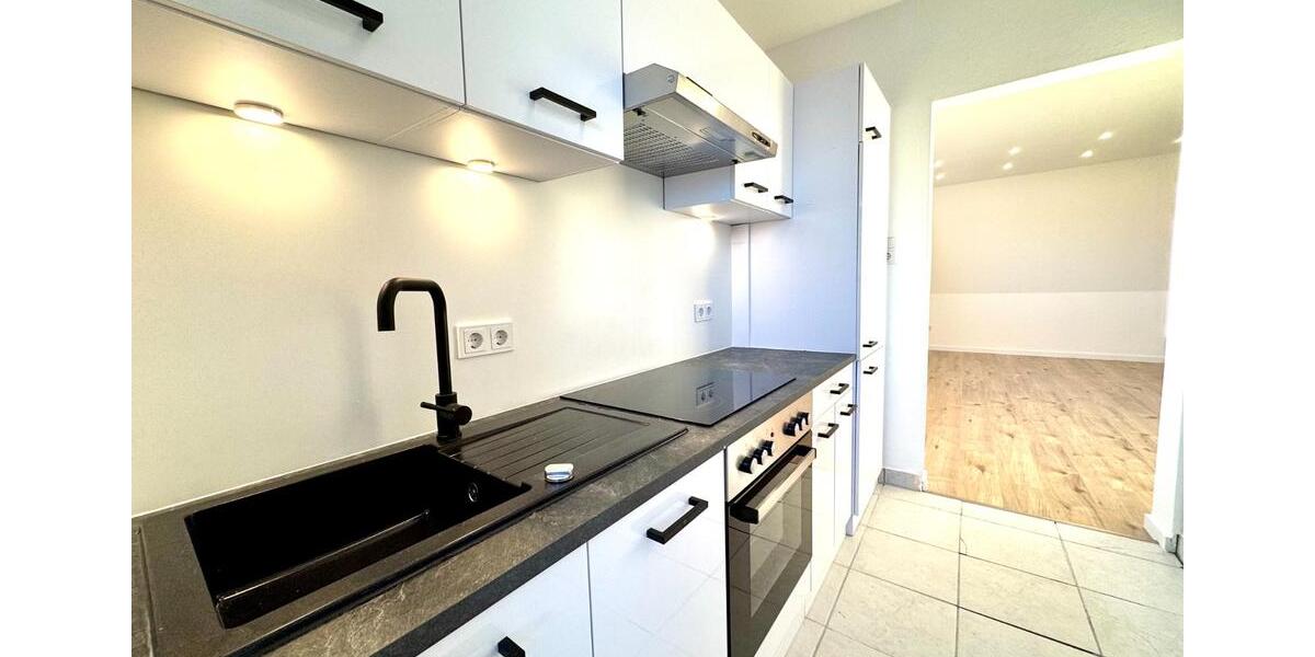 Neu sanierte Dachgeschosswohnung mit Einbauküche 1.5 zimmer