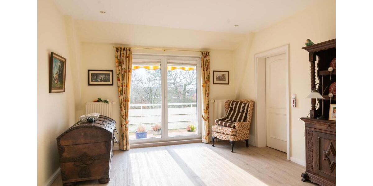 Dachgeschoßwohnung Bad Zwischenahn - 3.5 Zimmer, 127 m&sup2;, 1.200&euro; | Angebot:25783968