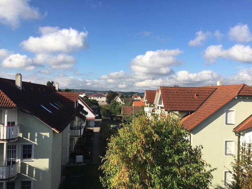 Moderne 2-Zimmer-Dachgeschoßwohnung mit Einbauküche und Balkon - zentral gelegen in Gunzenhausen