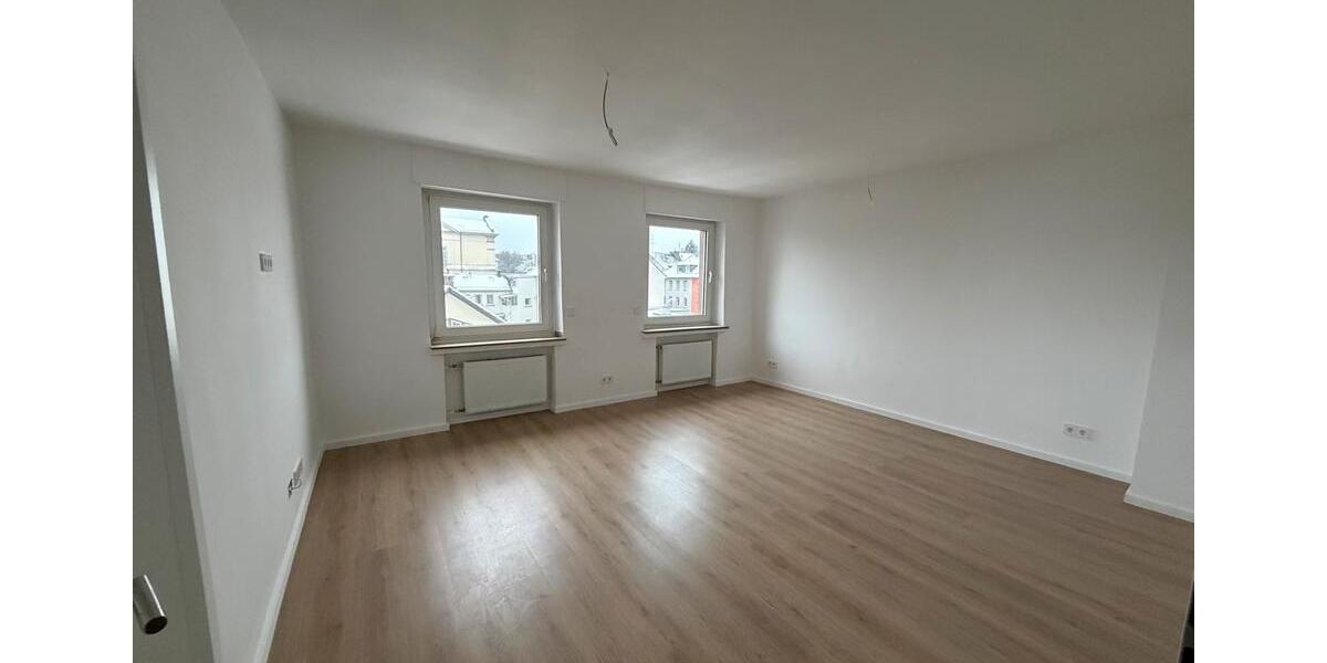 Etagenwohnung Solingen - 4 Zimmer, 100 m&sup2;, 1.000&euro; | Angebot:25255163